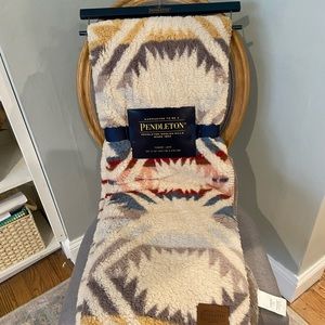 NWT PENDLETON - Aztec Throw Fleece Blanket 50X70